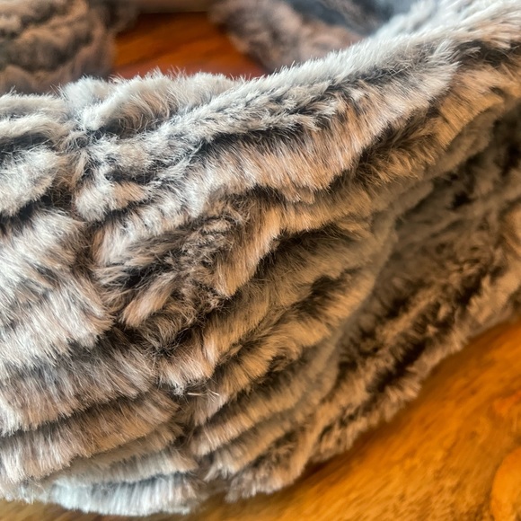 Mia & Tess wrap around neck scarf - Picture 4 of 12